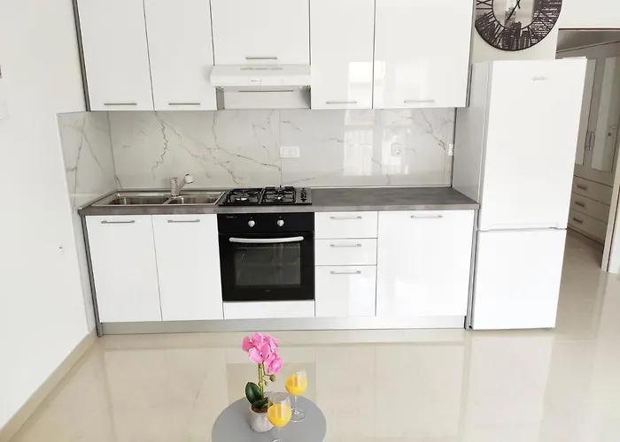 White Studio Apartman